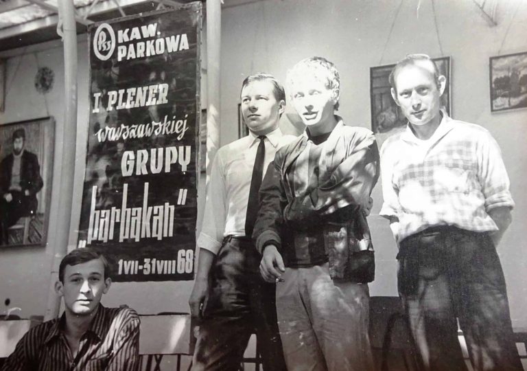 wernisaż grupy Barbakan w kawiarni Parkowa 1968 r. Drugi od prawej Marek Kotliński – Rao, pozostali to pracownicy kawiarni.